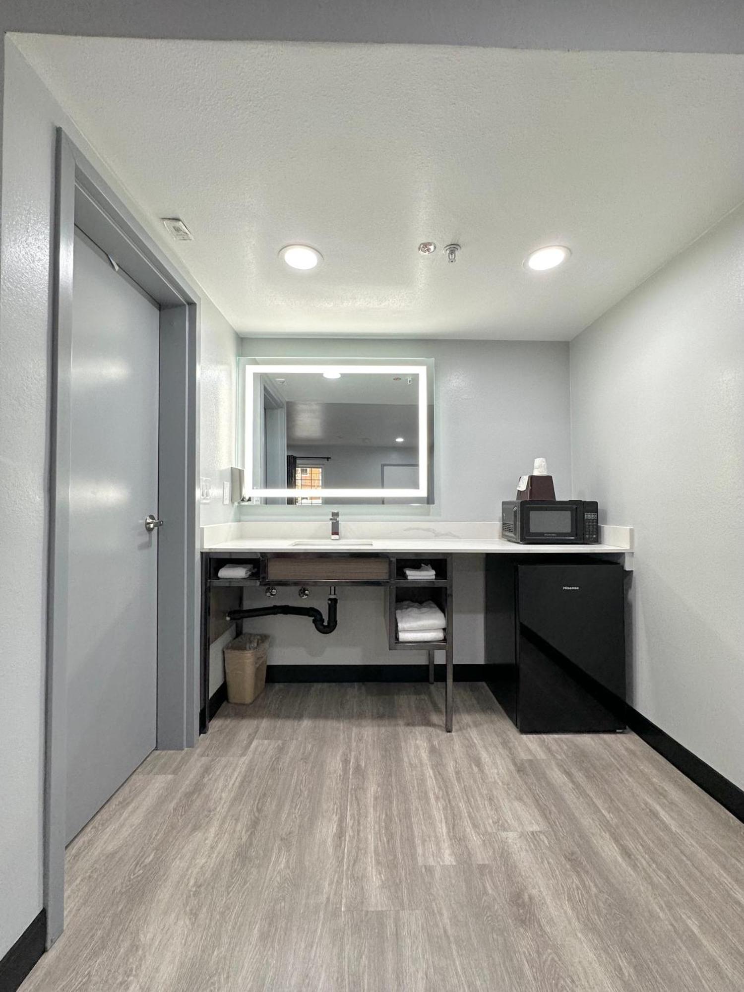 Express Inn & Suites Ontario Airport Екстер'єр фото