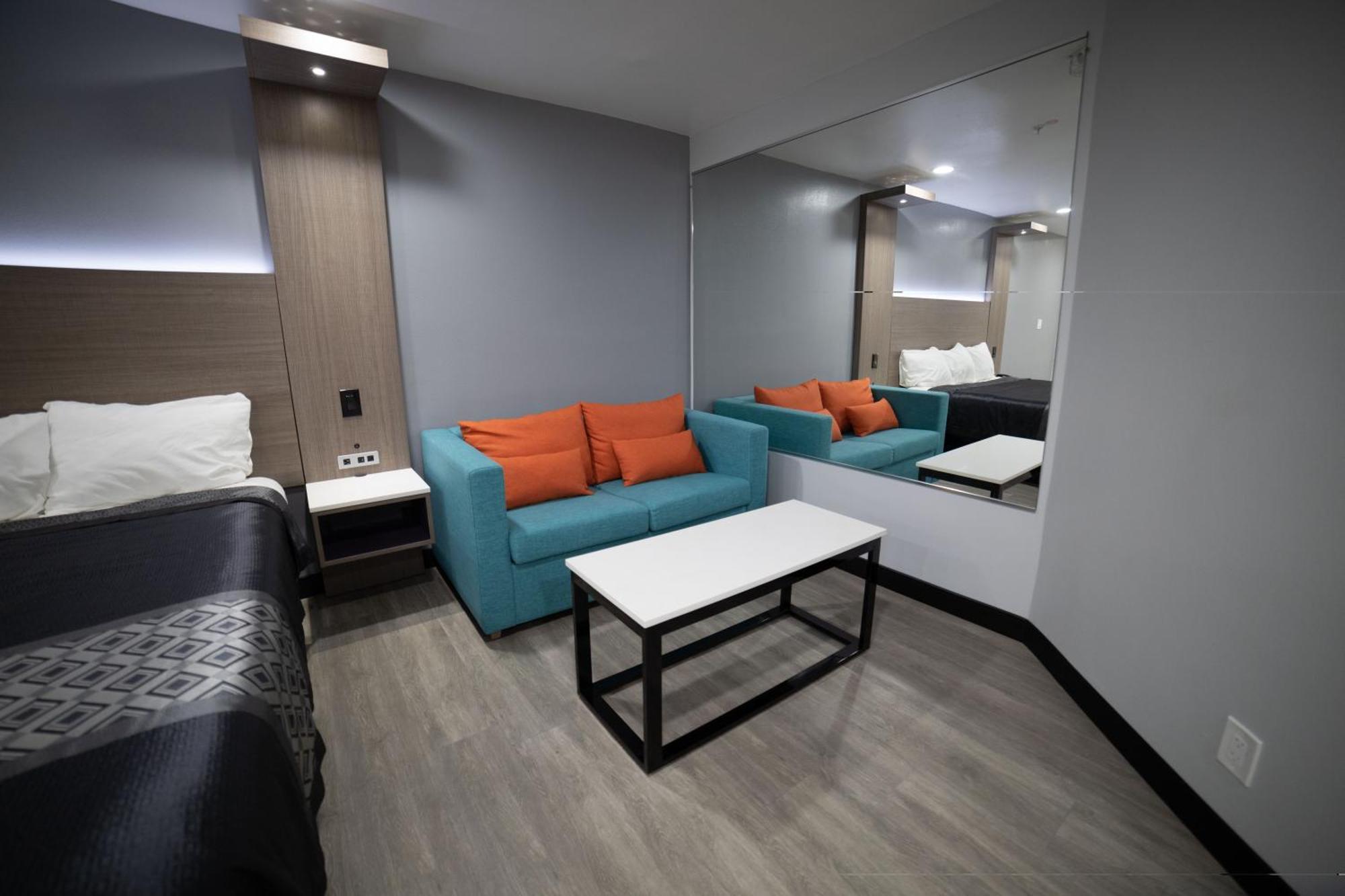 Express Inn & Suites Ontario Airport Екстер'єр фото