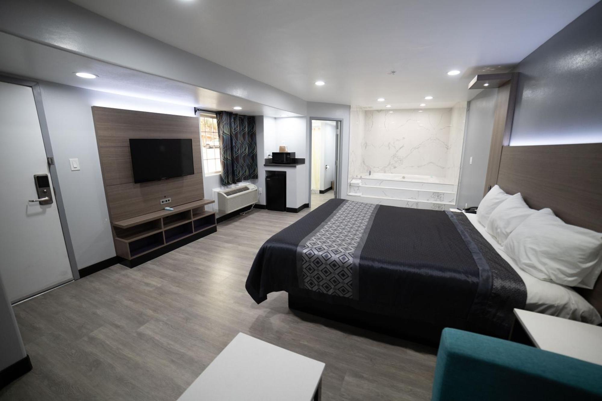 Express Inn & Suites Ontario Airport Екстер'єр фото