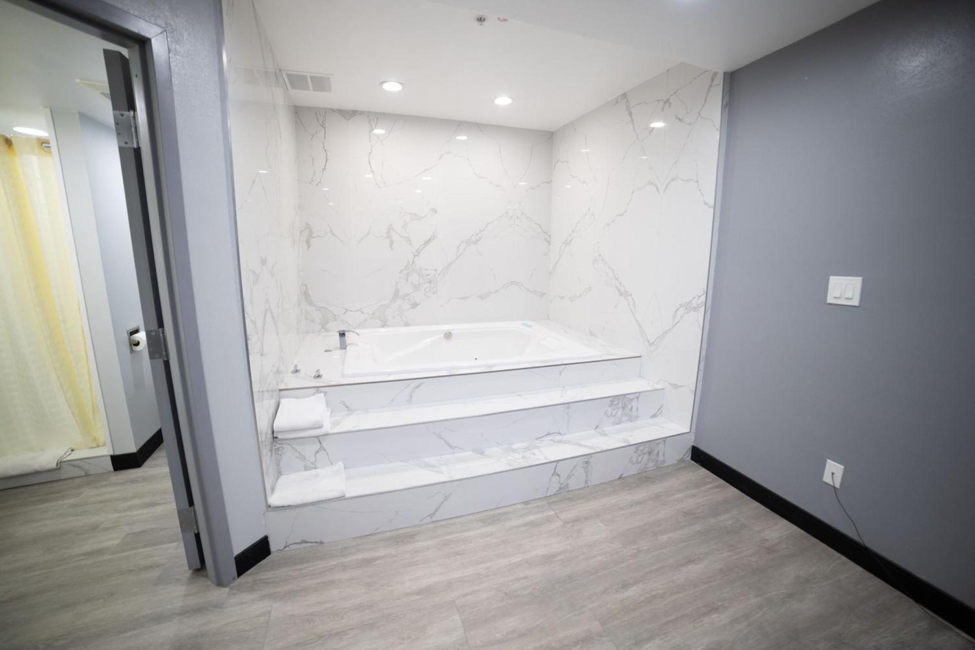 Express Inn & Suites Ontario Airport Екстер'єр фото