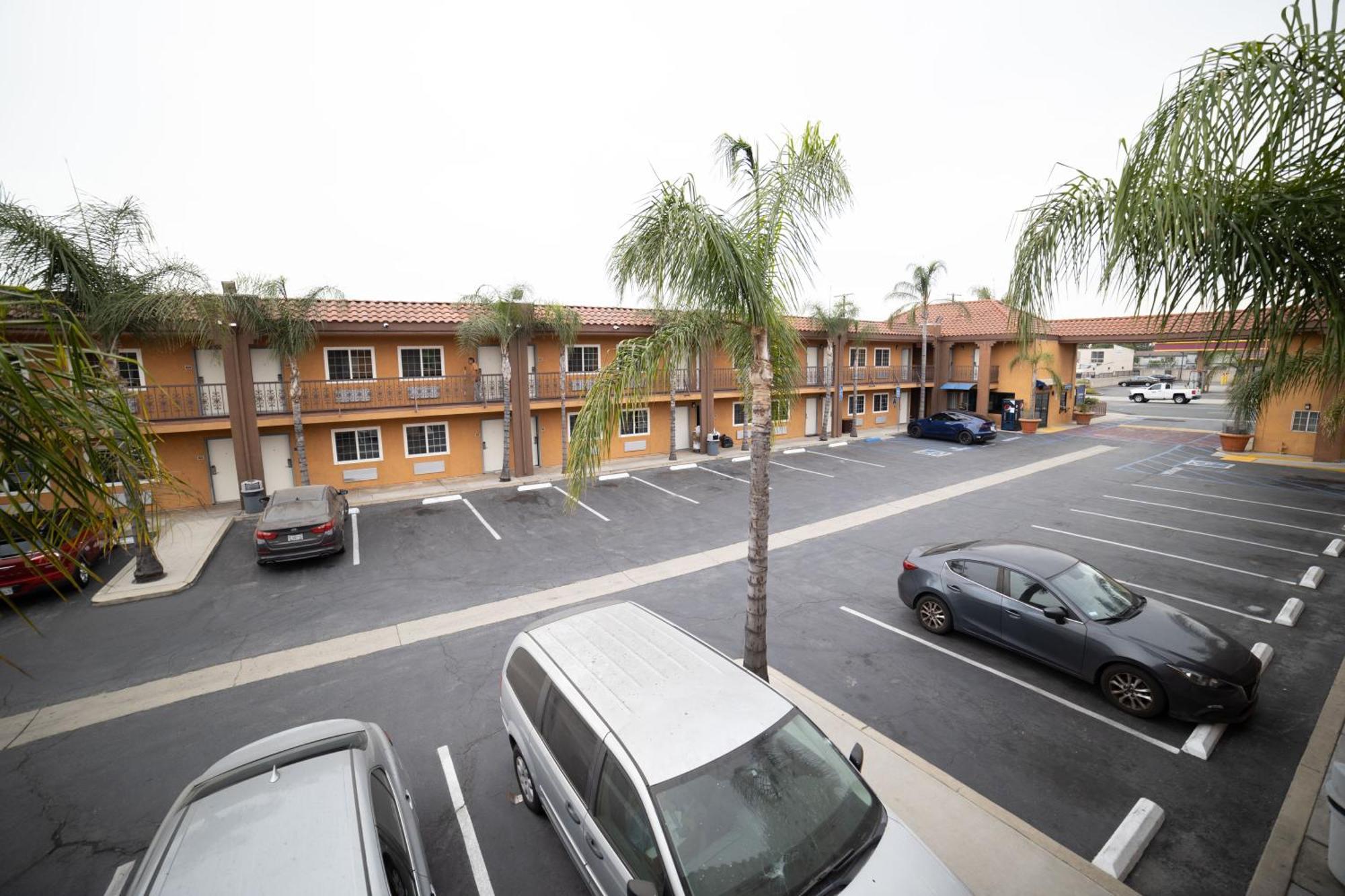 Express Inn & Suites Ontario Airport Екстер'єр фото