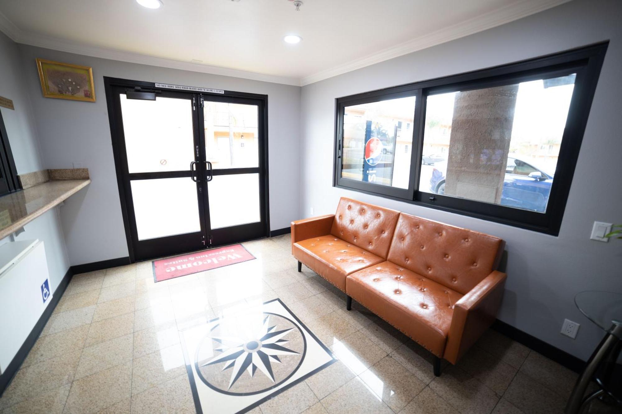 Express Inn & Suites Ontario Airport Екстер'єр фото