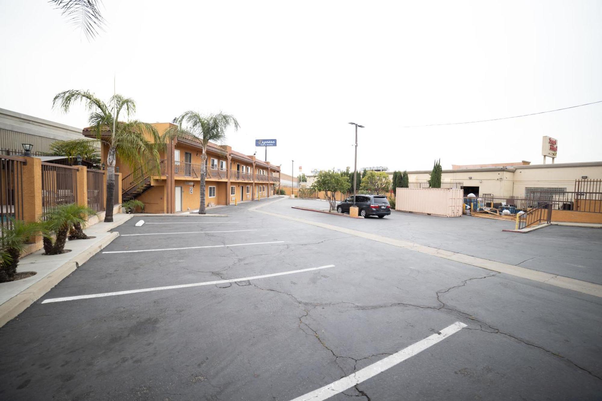 Express Inn & Suites Ontario Airport Екстер'єр фото