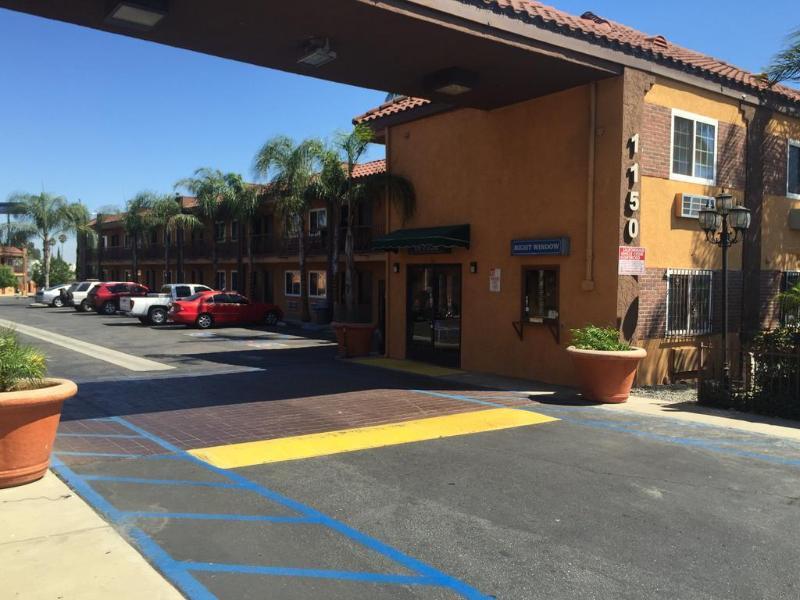 Express Inn & Suites Ontario Airport Екстер'єр фото