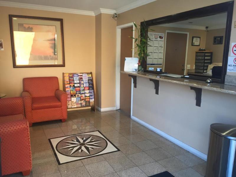 Express Inn & Suites Ontario Airport Екстер'єр фото