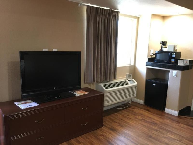 Express Inn & Suites Ontario Airport Екстер'єр фото