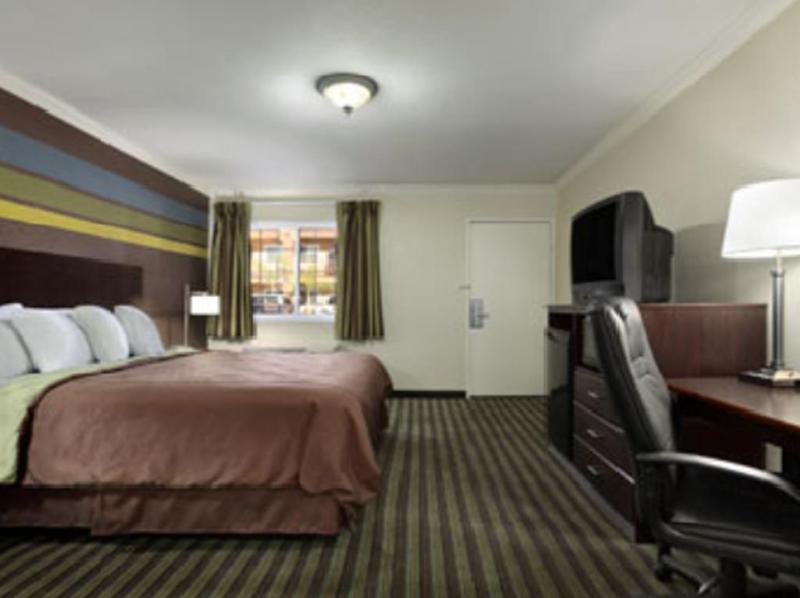 Express Inn & Suites Ontario Airport Екстер'єр фото